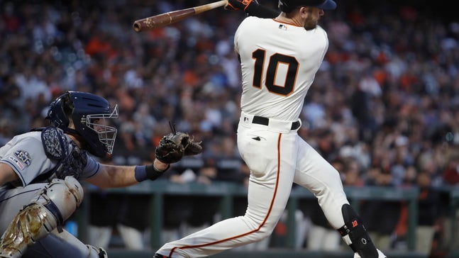 Giants hold on in 9th to beat Padres 4-2